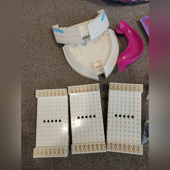 Lego Friends 41015 Dolphin Cruiser 612 pieces ages 7-12 Instructions included - Picture 8 of 9